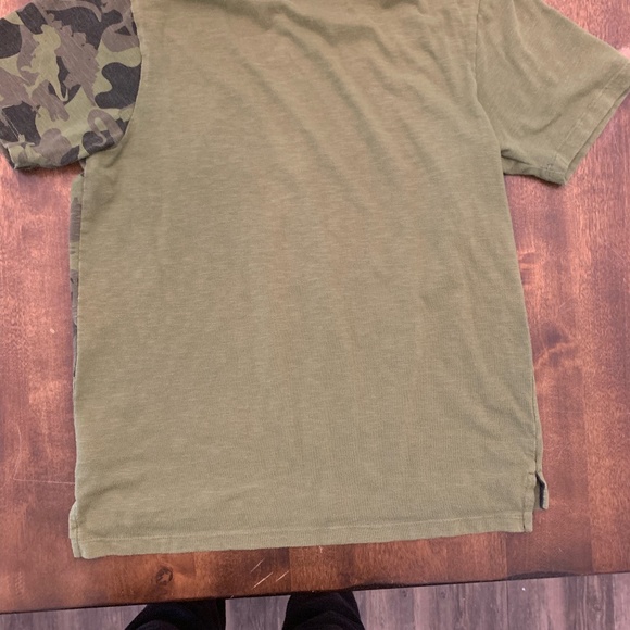 Boys T-Shirts Lot of 4 Sz 10-12 Champion Surf Camo Football - Picture 16 of 16